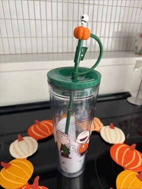 NWT-Peanuts Green Travel Tumbler with Pumpkin & Snoopy topper